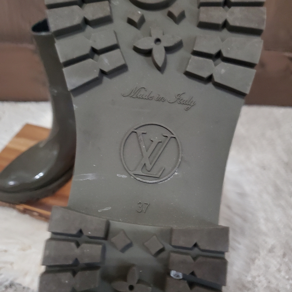 Louis Vuitton Green Winter Rain Boots with Iconic Monogram - Picture 3 of 5